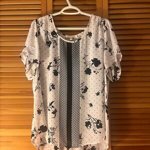 Black Rainn Black and White Floral Blouse